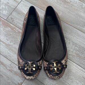 Tory‎ Burch Black/Tan Reva Ballet Flats with Signature Logo size 9 pre-owned